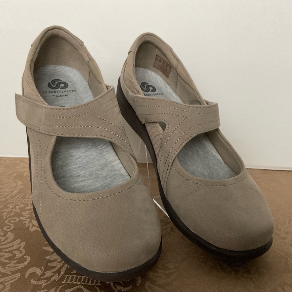 Clarks Cloudsteppers Women's Tan Mary Jane Flats Size 8 M